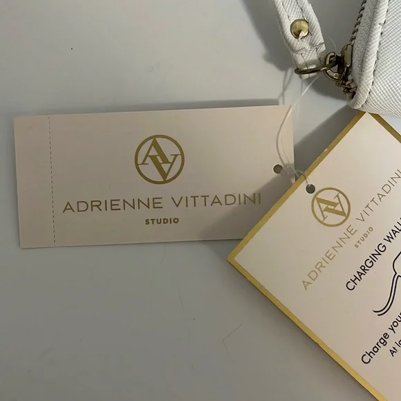 Adrienne Vittadini charging wallet wristlet white saffiano New - Picture 9 of 14